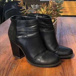 Kenneth Cole Reaction black ankle boots